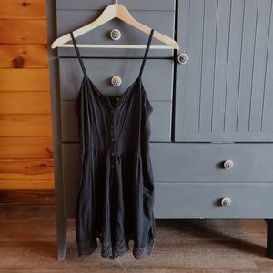 Medium black romper with pockets